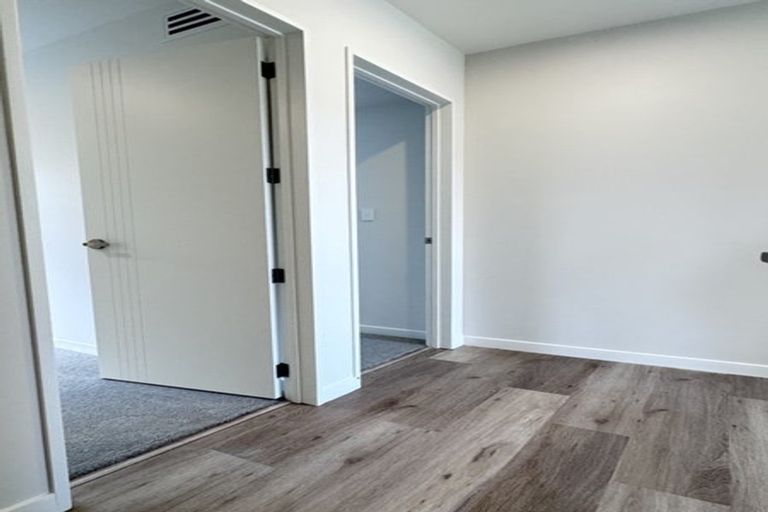 Photo of property in 130 Skulander Crescent, Orewa, 0931