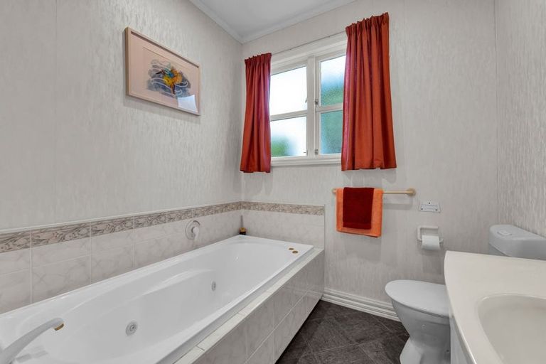 Photo of property in 19 George Street, Hawera, 4610