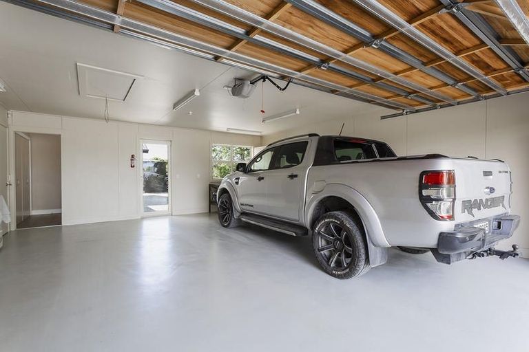 Photo of property in 356 Riccarton Road West, Mosgiel, 9092