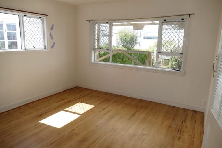 Photo of property in 211 East Coast Road, Castor Bay, Auckland, 0620