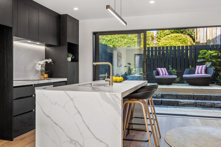 Photo of property in 10d Prince Regent Drive, Half Moon Bay, Auckland, 2012