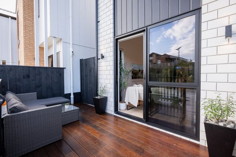 Photo of property in 12 Papai Lane, Massey, Auckland, 0614