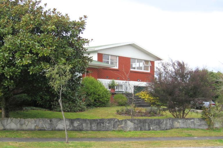 Photo of property in 2 Lansdowne Crescent, Glenview, Hamilton, 3206