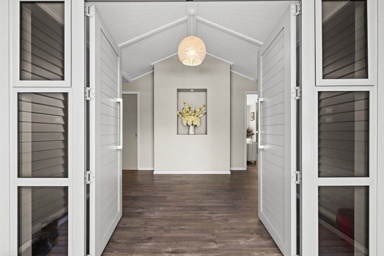 Photo of property in 12 Spur Road, Havelock North, 4130