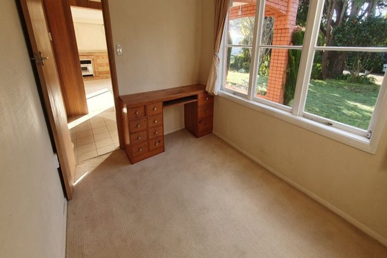 Photo of property in 21 Parkvale Road, Karori, Wellington, 6012