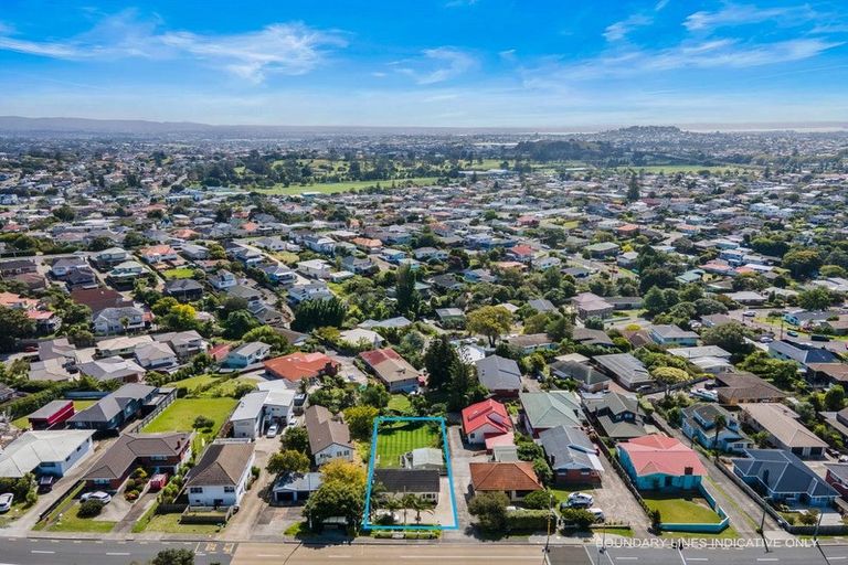 Photo of property in 255 Hillsborough Road, Hillsborough, Auckland, 1042