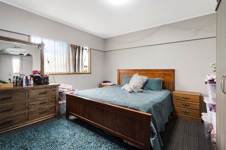 Photo of property in 4184 Great North Road, Glendene, Auckland, 0602