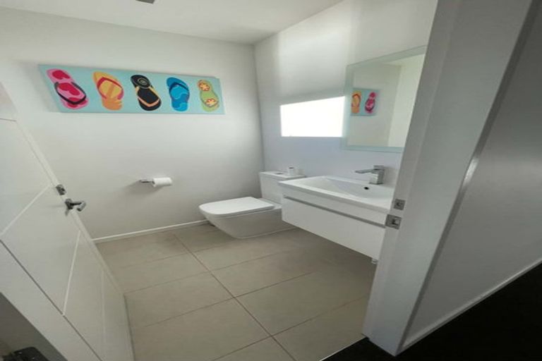Photo of property in 16 Charlotte Way, Raumati South, Paraparaumu, 5032