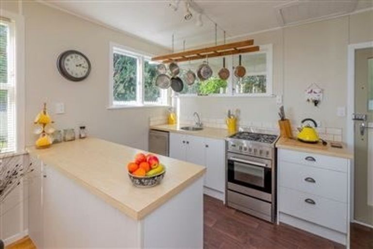 Photo of property in 6 Kaitawa Street, Waikanae Beach, Waikanae, 5036
