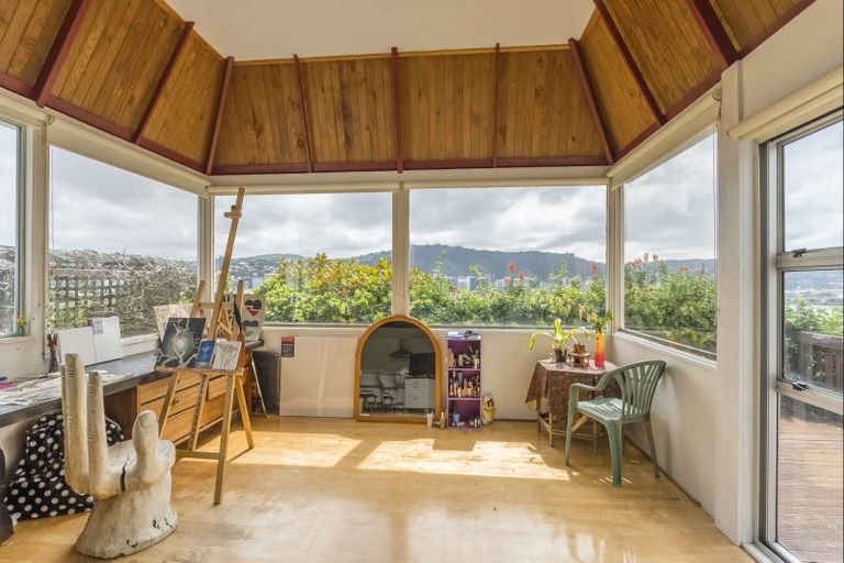 Photo of property in 53 Hawker Street, Mount Victoria, Wellington, 6011