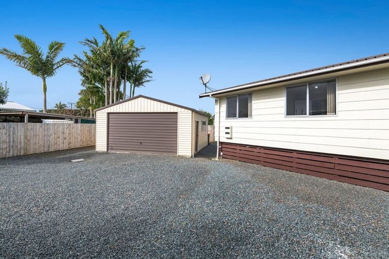 Photo of property in 2/26 Parakai Avenue, Parakai, 0830