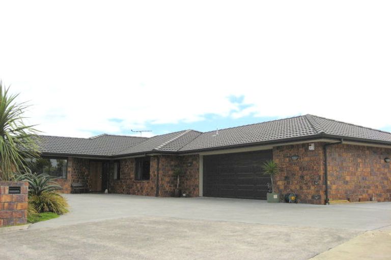 Photo of property in 11 Parvin Place, Pukekohe, 2120