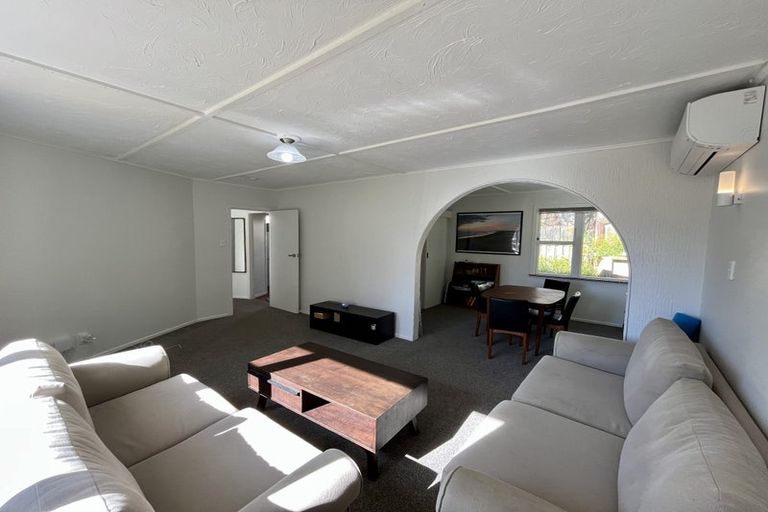 Photo of property in 28 Batchelor Street, Newlands, Wellington, 6037