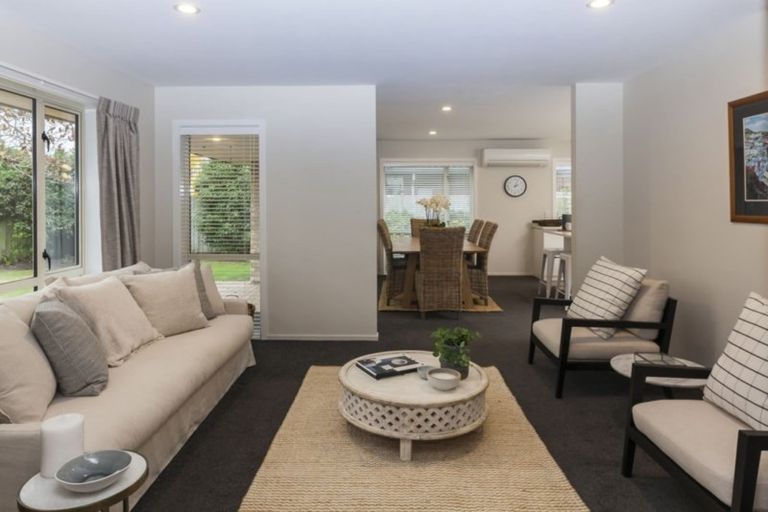 Photo of property in 19 Thornwood Place, Redwood, Christchurch, 8051