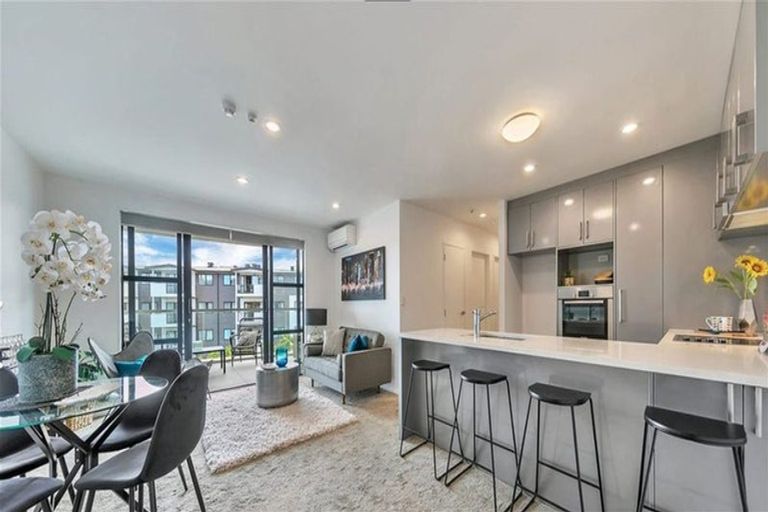 Photo of property in Apollo Apartments, 201/46 Rosedale Road, Rosedale, Auckland, 0632