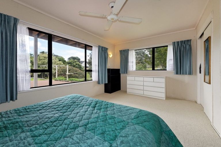 Photo of property in 172 Wiseley Road, West Harbour, Auckland, 0618