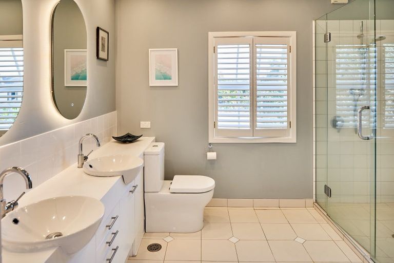 Photo of property in 25 Cheviot Road, Lowry Bay, Lower Hutt, 5013