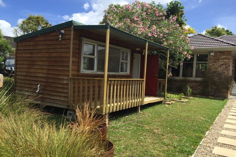Photo of property in 18 Kervil Avenue, Te Atatu Peninsula, Auckland, 0610