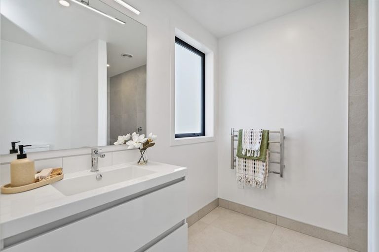 Photo of property in 8 Te Taniwha Road, One Tree Point, 0118