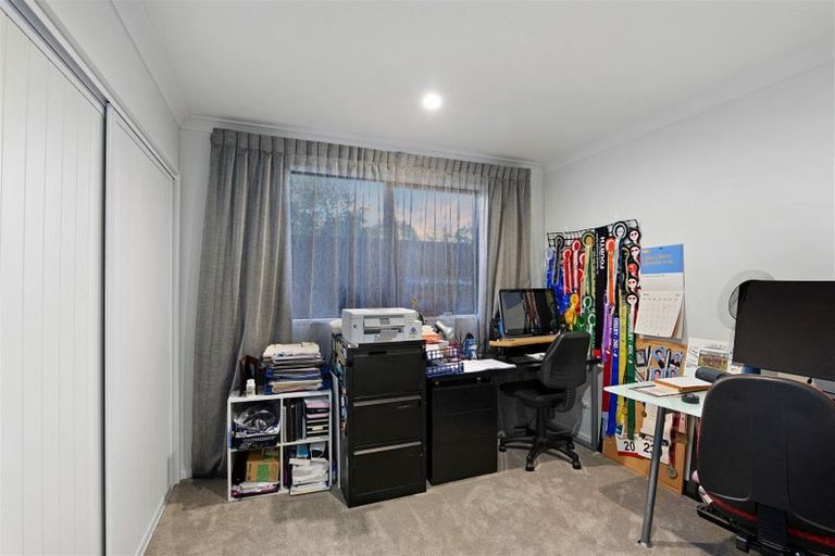 Photo of property in 17 Bethell Close, Rangiora, 7400