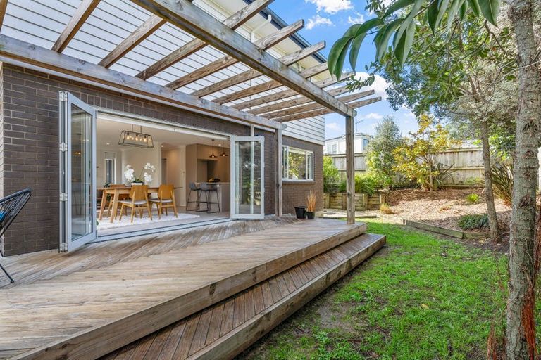 Photo of property in 114a Stanmore Bay Road, Stanmore Bay, Whangaparaoa, 0932