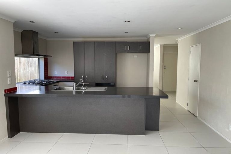 Photo of property in 3 Lorenzo Way, Flat Bush, Auckland, 2016