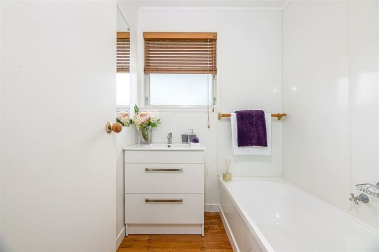 Photo of property in 44 Fitzwater Place, Henderson, Auckland, 0612