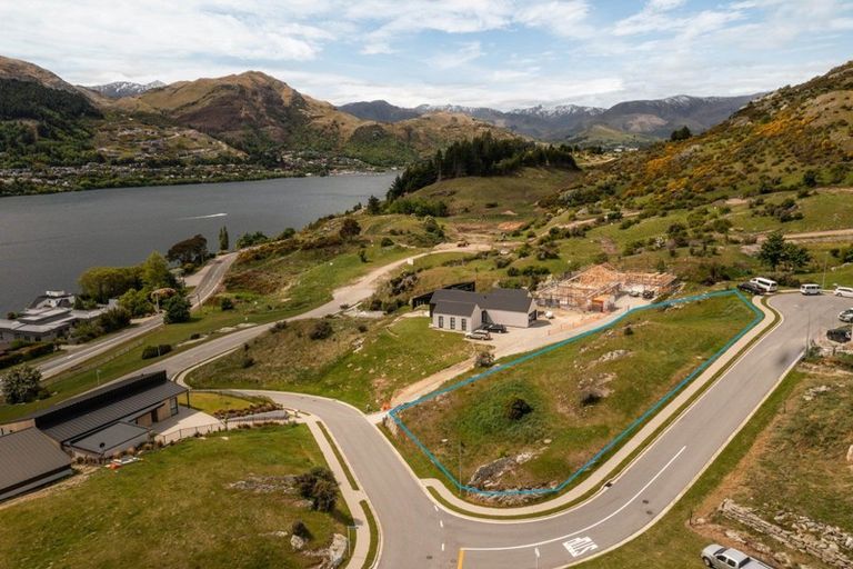 Photo of property in 1 Elk Place, Kelvin Heights, Queenstown, 9300