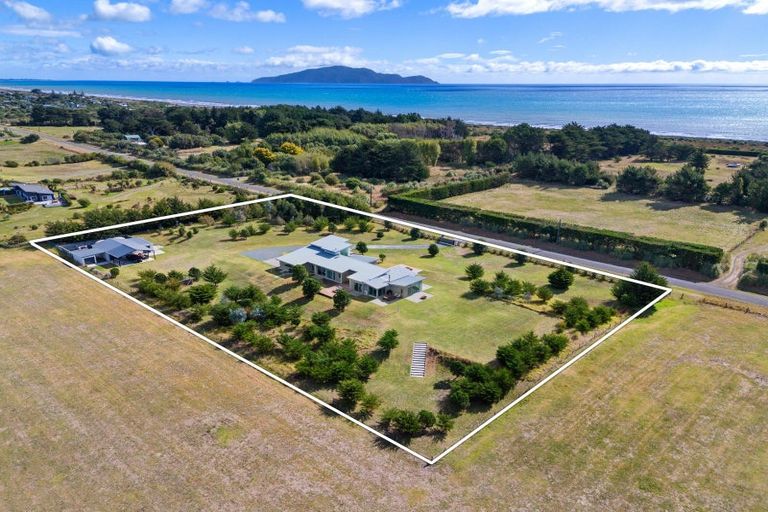 Photo of property in 78 Sims Road, Te Horo Beach, Otaki, 5581