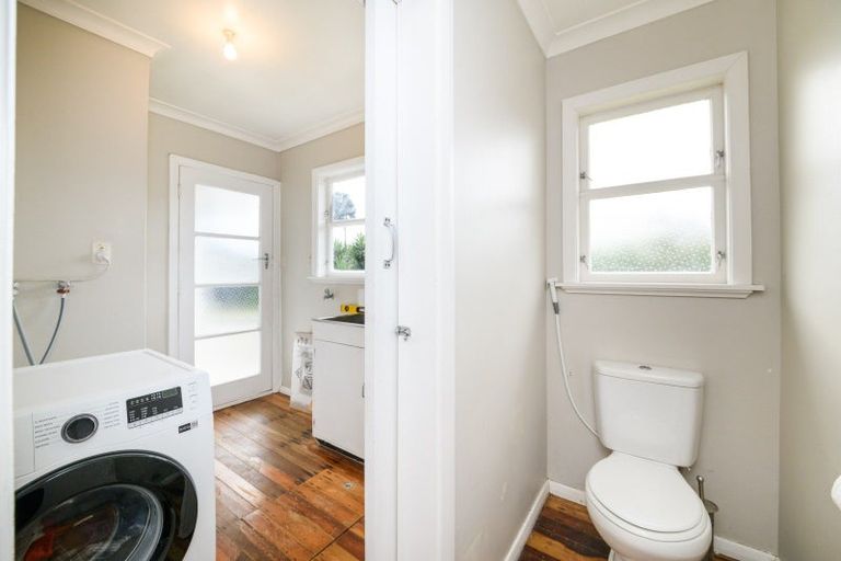 Photo of property in 18 Woburn Place, Takaro, Palmerston North, 4412