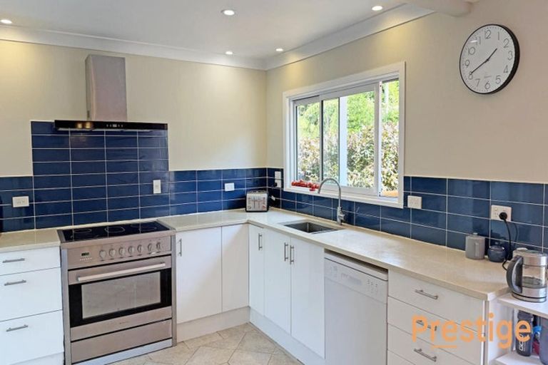 Photo of property in 29 Holyoake Place, Chatswood, Auckland, 0626