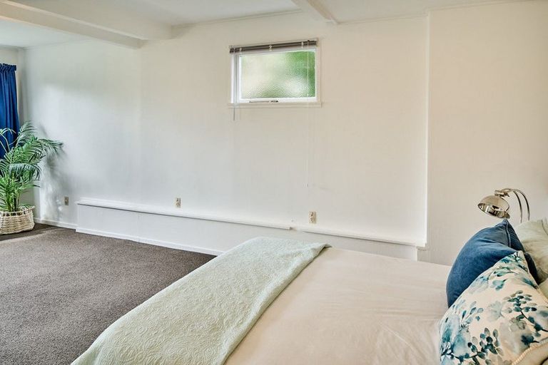 Photo of property in 30 Mana View Road, Paremata, Porirua, 5026