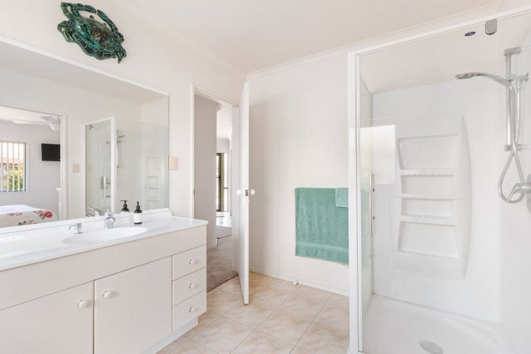 Photo of property in 160 Pacific View Road, Papamoa Beach, Papamoa, 3118