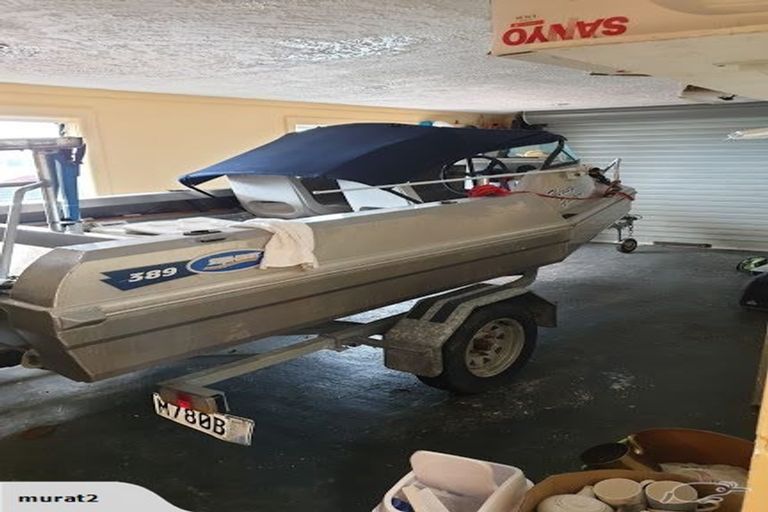 Photo of property in 16 Turville Crescent, Newlands, Wellington, 6037