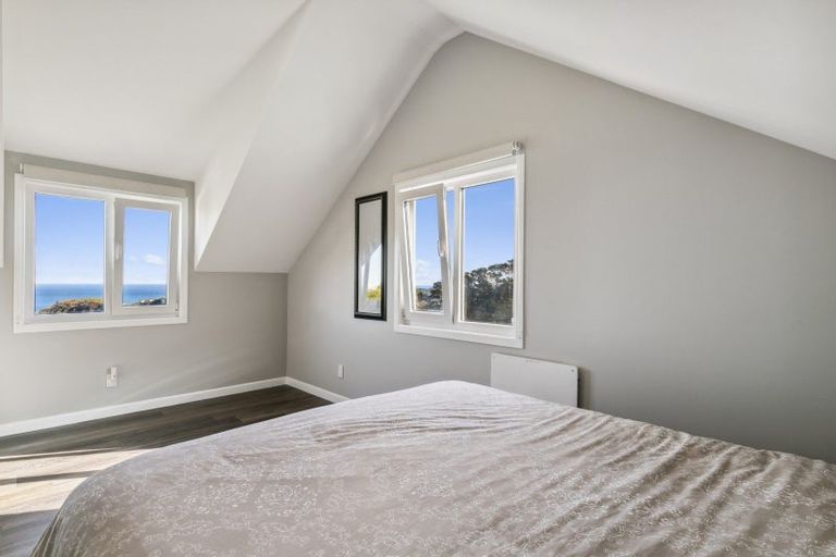 Photo of property in 2b Paratu Way, Strathmore Park, Wellington, 6022