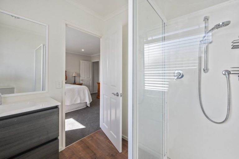 Photo of property in 14 Lakemere Way, Kinloch, Taupo, 3377