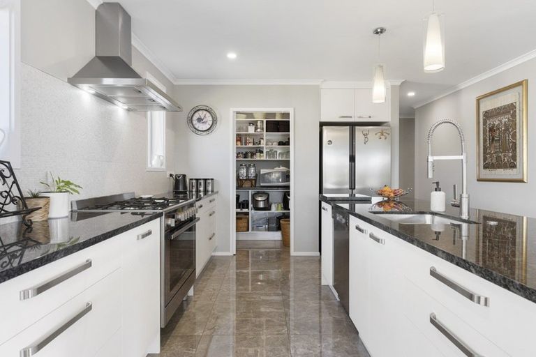 Photo of property in 43 Lakeside Terrace, Omokoroa, 3114