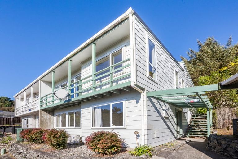 Photo of property in 2/10 Yarrow Place, Papakowhai, Porirua, 5024