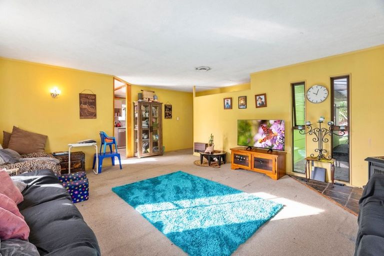 Photo of property in 12 Noeleen Street, Glenfield, Auckland, 0629