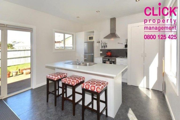 Photo of property in 69 Hargest Crescent, Saint Clair, Dunedin, 9012