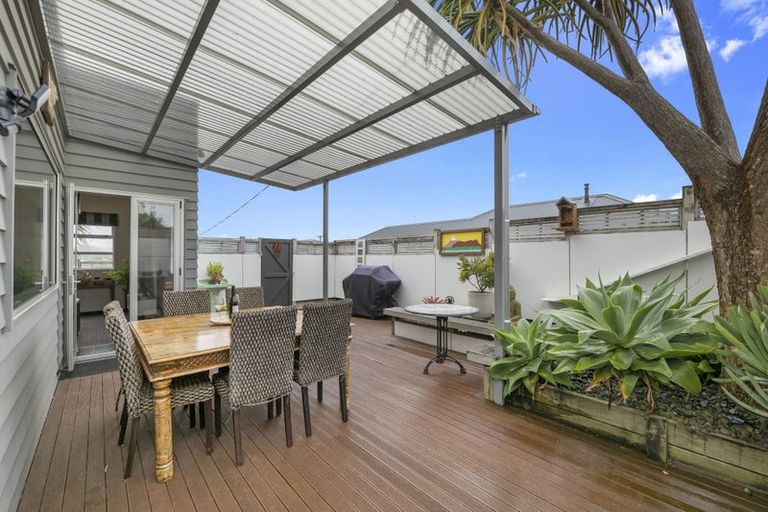 Photo of property in 9b Chilman Street, Strandon, New Plymouth, 4312