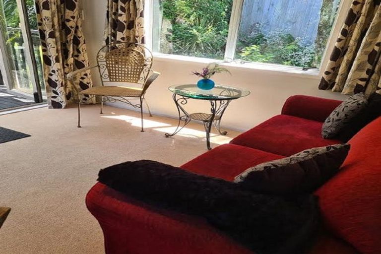 Photo of property in 10-12 Glenesk Road, Piha, New Lynn, 0772