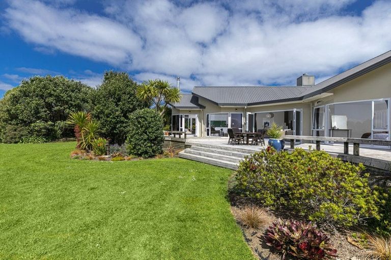 Photo of property in 296 Oaia Road, Muriwai, Waimauku, 0881