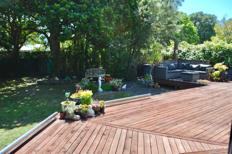 Photo of property in 11 Renata Road, Otaki, 5512