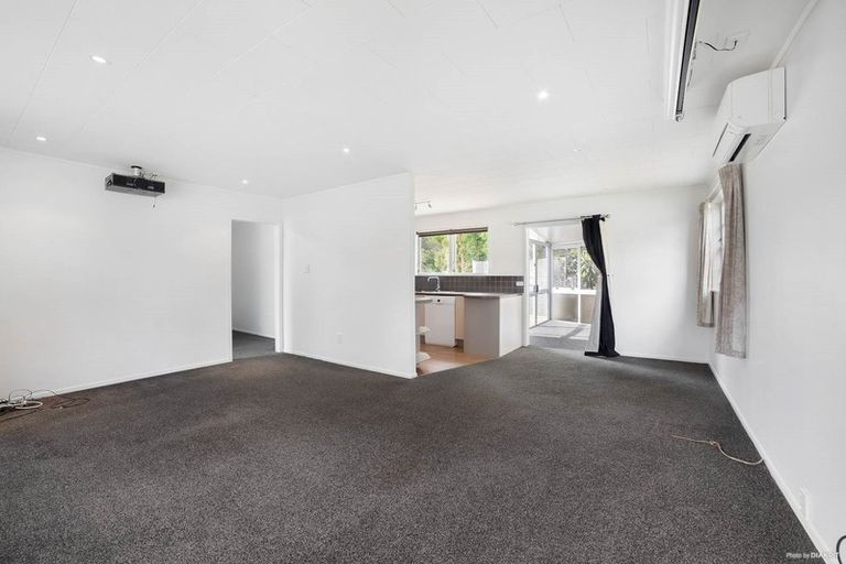 Photo of property in 32 Spinella Drive, Bayview, Auckland, 0629