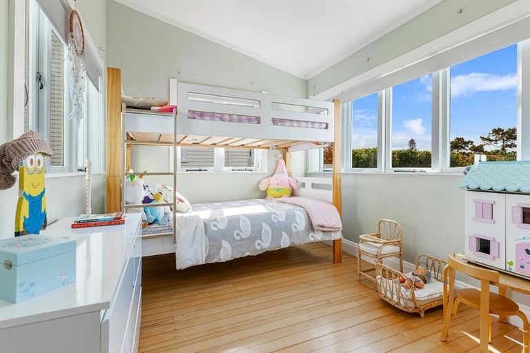 Photo of property in 41 Hanlon Crescent, Narrow Neck, Auckland, 0624