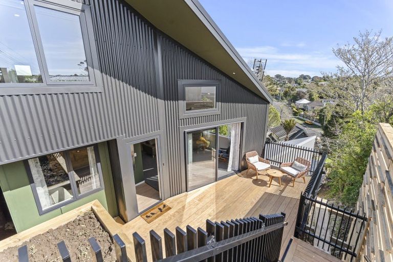 Photo of property in 120a Mangorei Road, Merrilands, New Plymouth, 4312