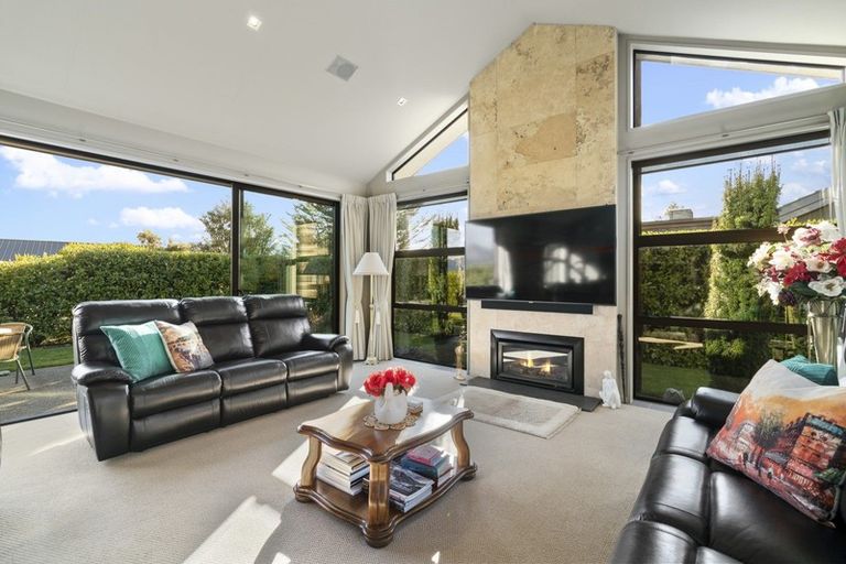 Photo of property in 8 Jackby Court, Jacks Point, Queenstown, 9371