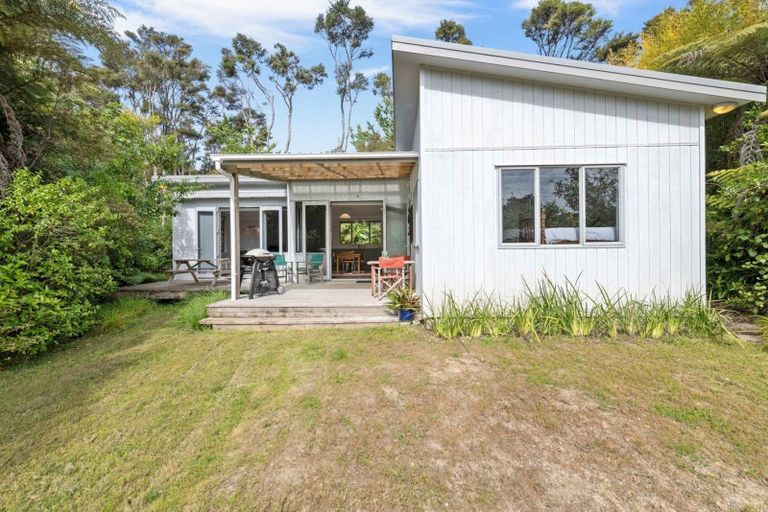 Photo of property in 105 Bays Road, Orere Point, 2585