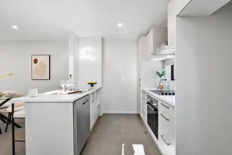 Photo of property in 60d Seymour Road, Sunnyvale, Auckland, 0612